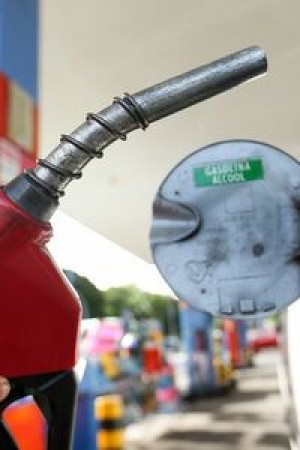COMBUSTÍVEIS: senador pede urgência em tramitação de PEC que busca reduzir preço do diesel e do gás de cozinha 